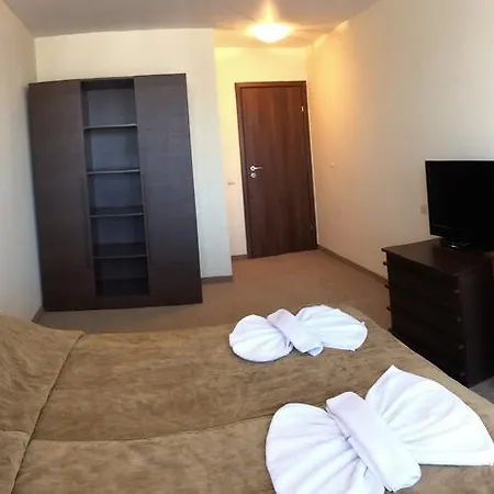Хотел Seasons Club 4*
